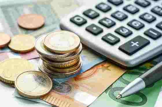 Münzen und Taschenrechner