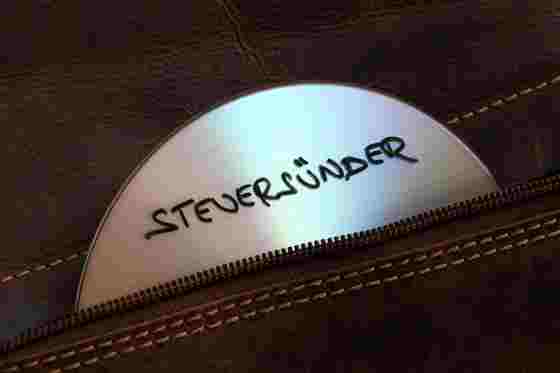 CD mit Aufschrift Steuersünder